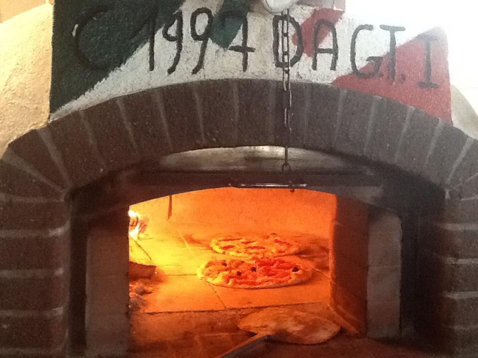 Guest House Pizzeria Pazza Da Gianni Stein Am Rhein Exterior photo